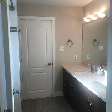 Large Suite With Separate Bathroom リッチモンド エクステリア 写真