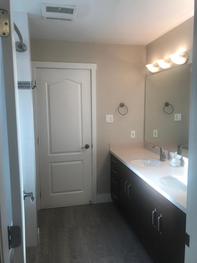 Large Suite With Separate Bathroom リッチモンド エクステリア 写真